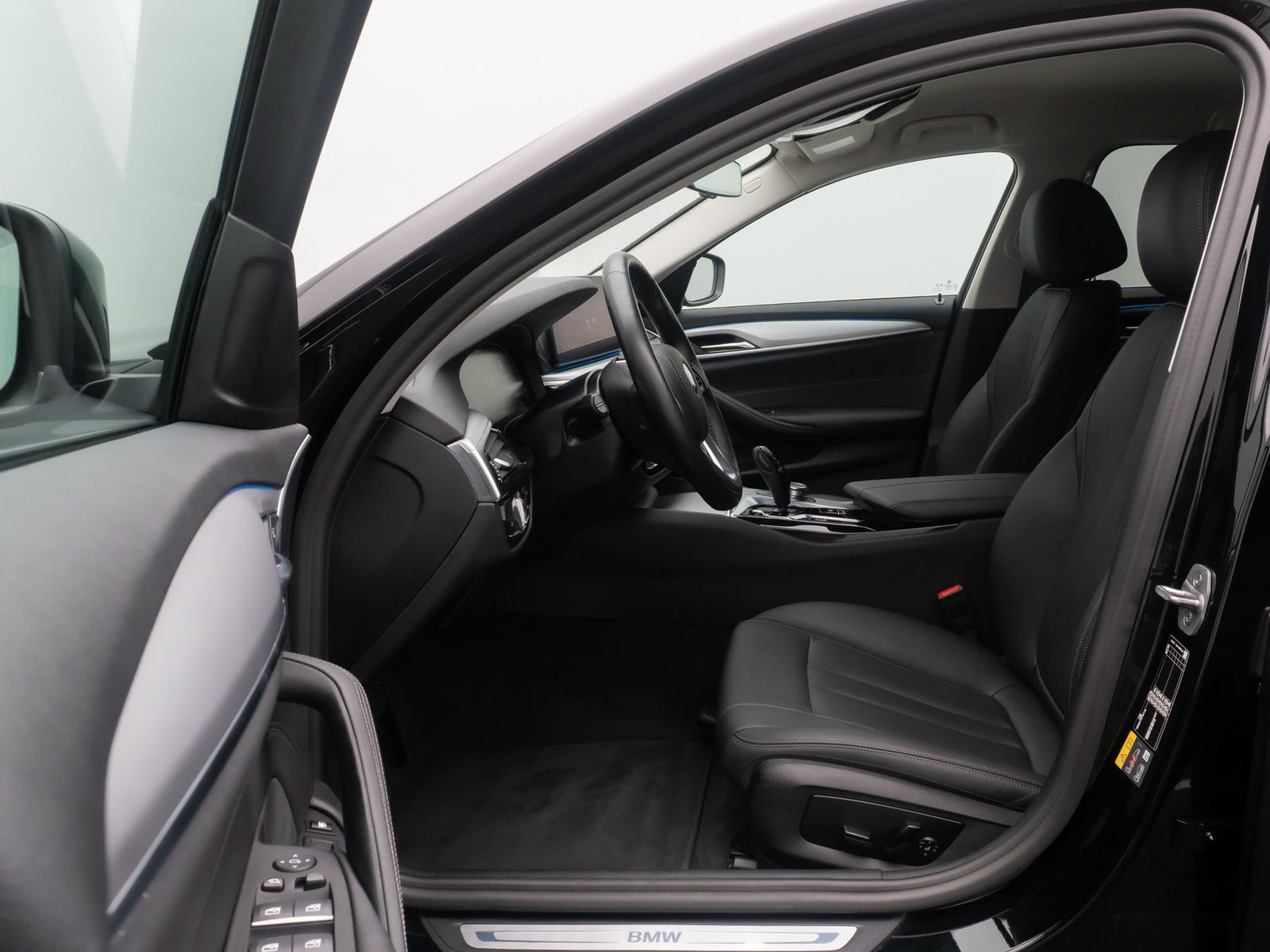 Fahrzeugabbildung BMW 530e Alarm AHK Laser DAB HUD Kamera Sport 18Zoll