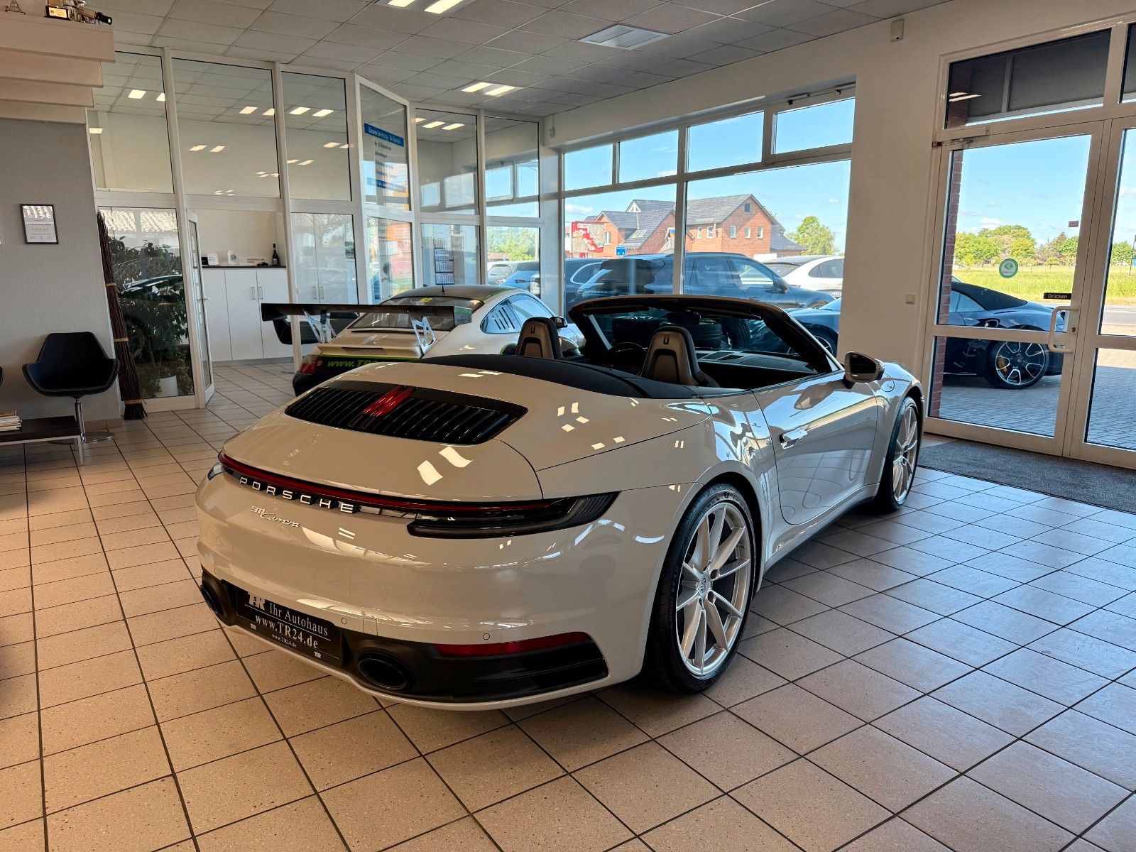 Fahrzeugabbildung Porsche 911 992 Carrera Cabrio Sportabgas/ACC/18-Wege