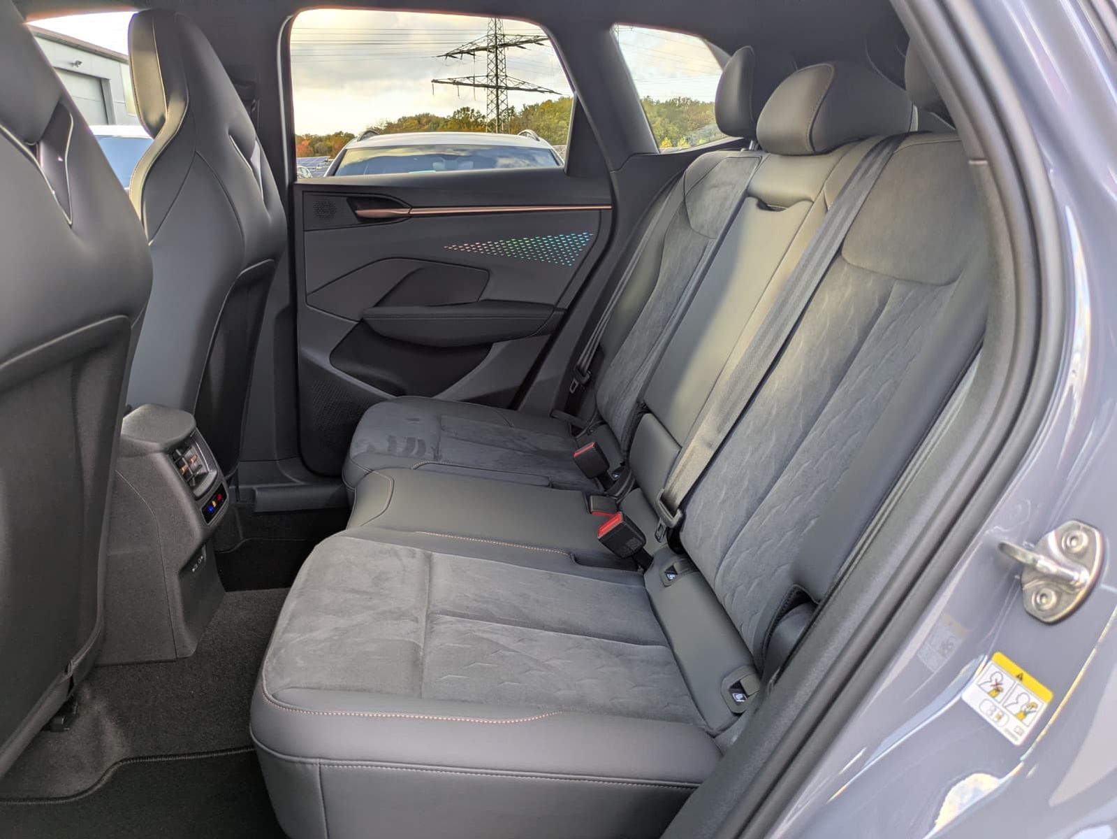 Fahrzeugabbildung CUPRA Terramar 1.5 eTSI 360°HUD*MATRIX*PANO*DCC*20"