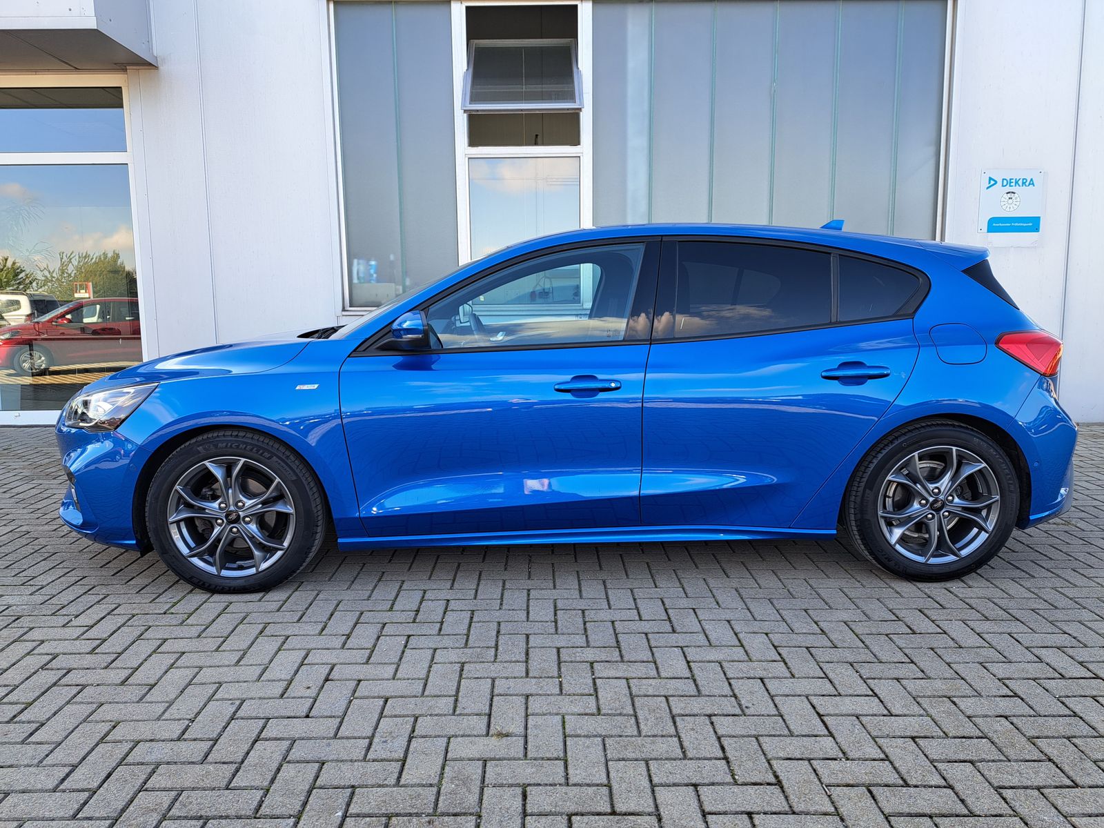 Fahrzeugabbildung Ford Focus ST-Line LED NAVI KAMERA PARK-ASSISTENT