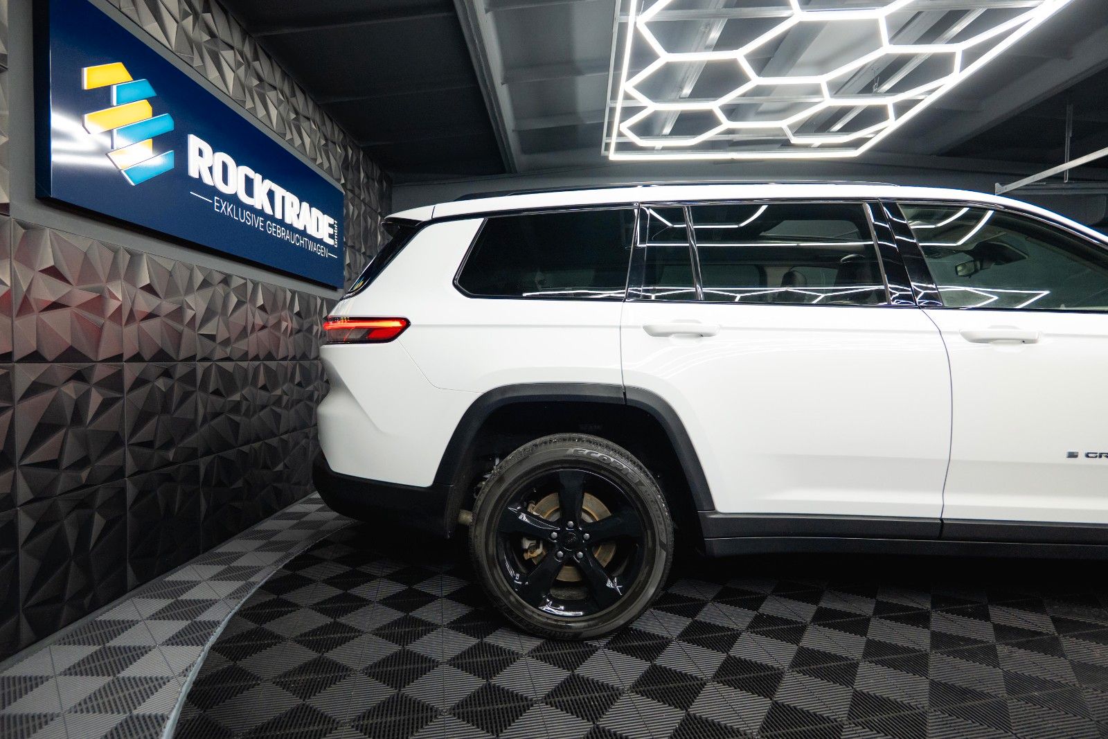 Fahrzeugabbildung Jeep Grand Cherokee 3.6 4x4 LIMITED L Night*ACC*Pano*