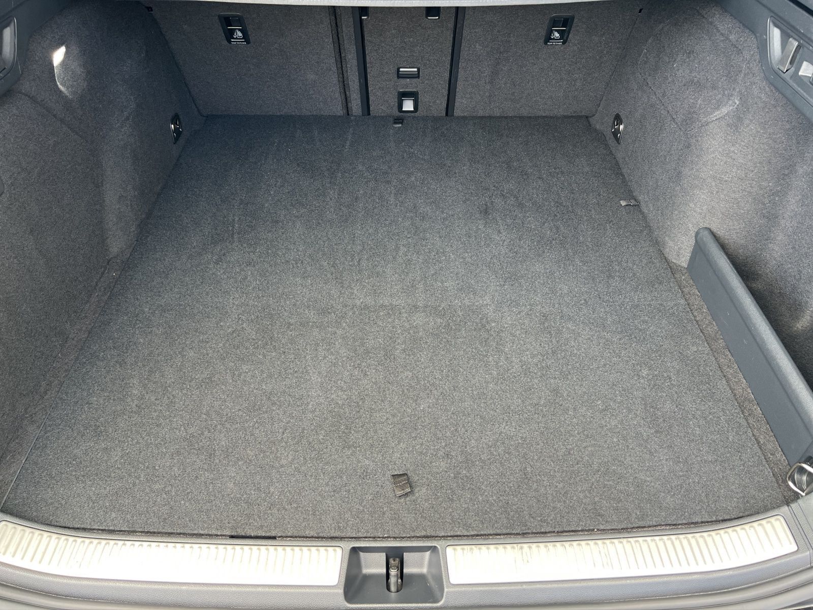 Passat Variant Business 1.5 TSI eHybrid DSG AHK*