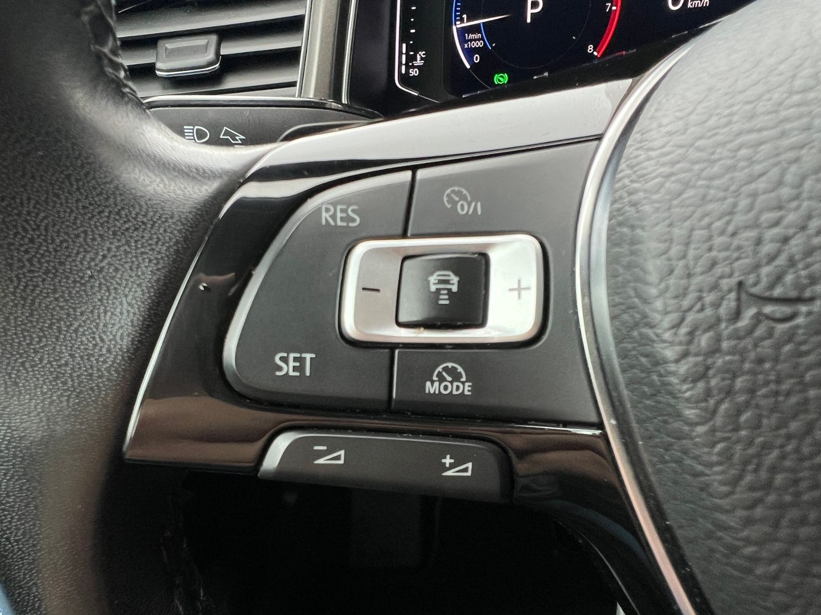 Fahrzeugabbildung Volkswagen T-Roc Style 1.5 TSI ACT DSG *AHK, ACC, Kamera*