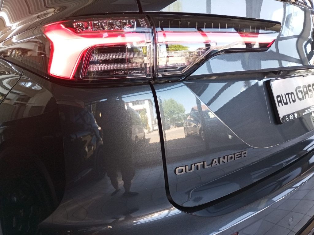 Fahrzeugabbildung Mitsubishi Outlander Diamant TOP ´´Black´´ PHEV Luxury-Pake