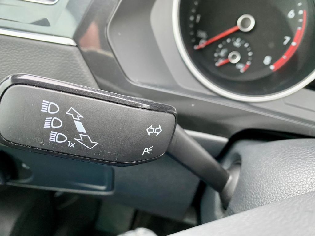 Fahrzeugabbildung Volkswagen Tiguan 1.5 TSI Life AAC NAVI SHZ PDC MASSAGE