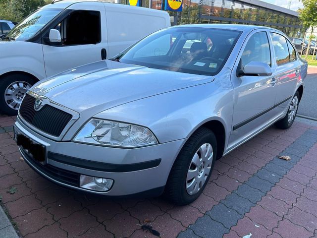 Skoda Octavia 1,6 Limousine Klimatronic