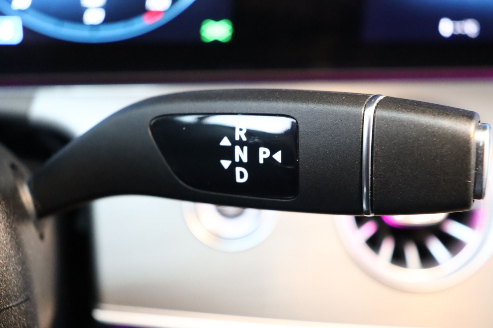 Fahrzeugabbildung Mercedes-Benz E 220 d Night Edition * Airscarf * LED *