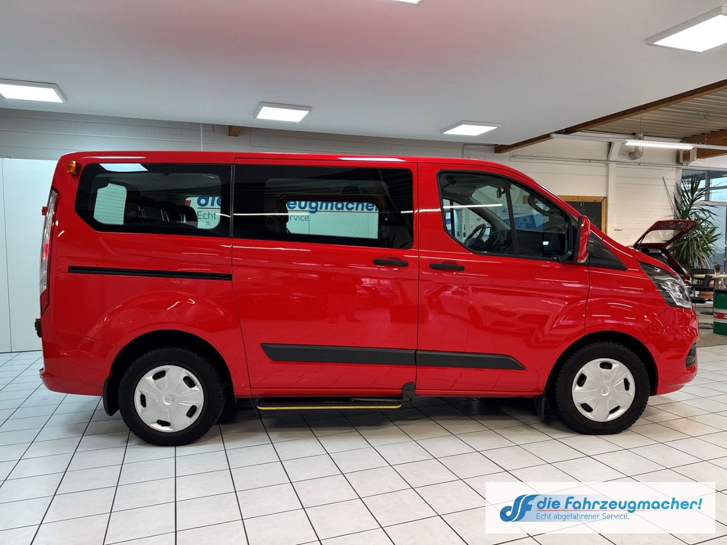 Fahrzeugabbildung Ford Transit Custom Tourneo Kombi 320 L1 Trend *6145