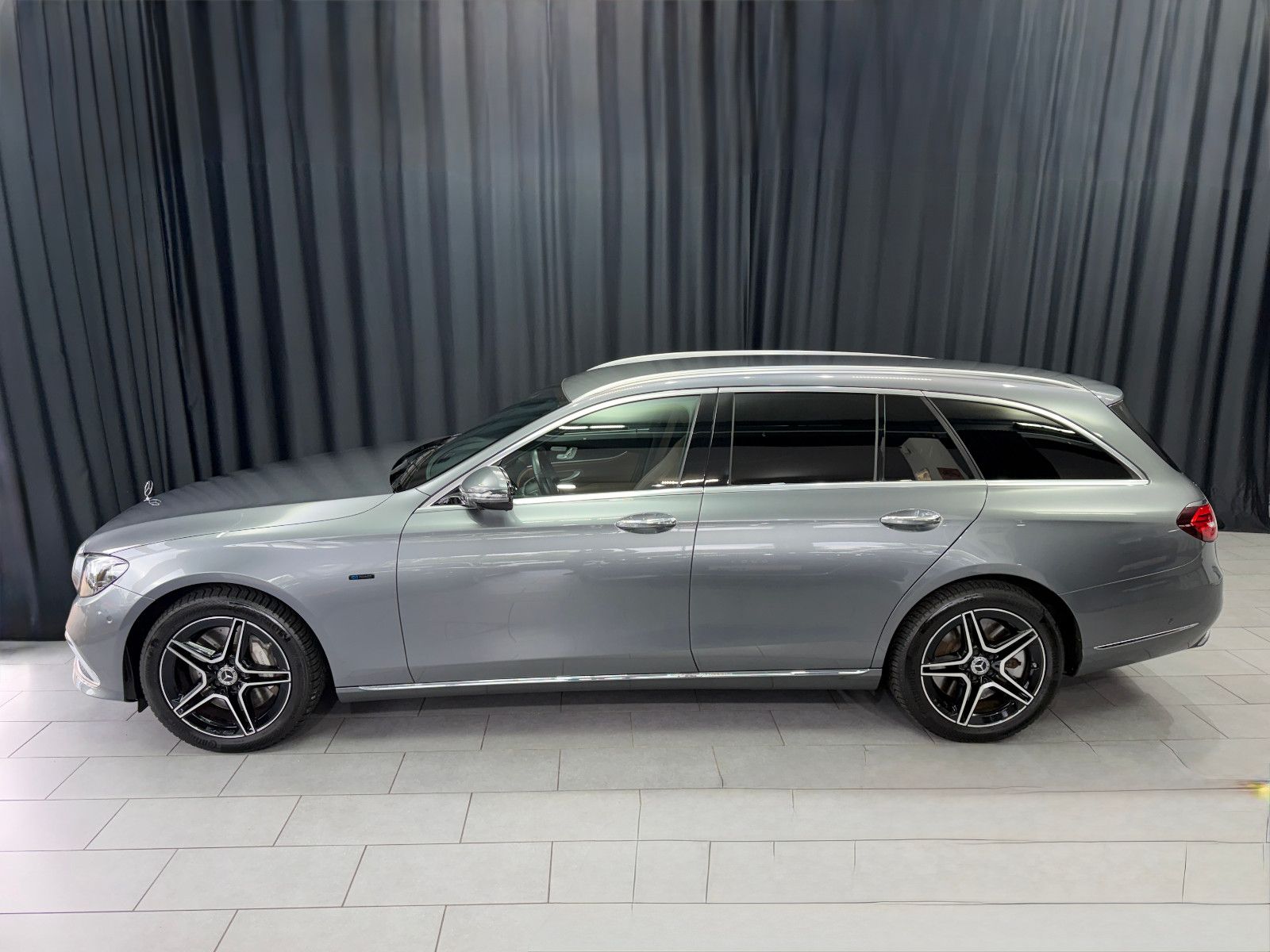 Fahrzeugabbildung Mercedes-Benz E 300 de T-Modell |BURMESTER|MULTIBEAM-LED