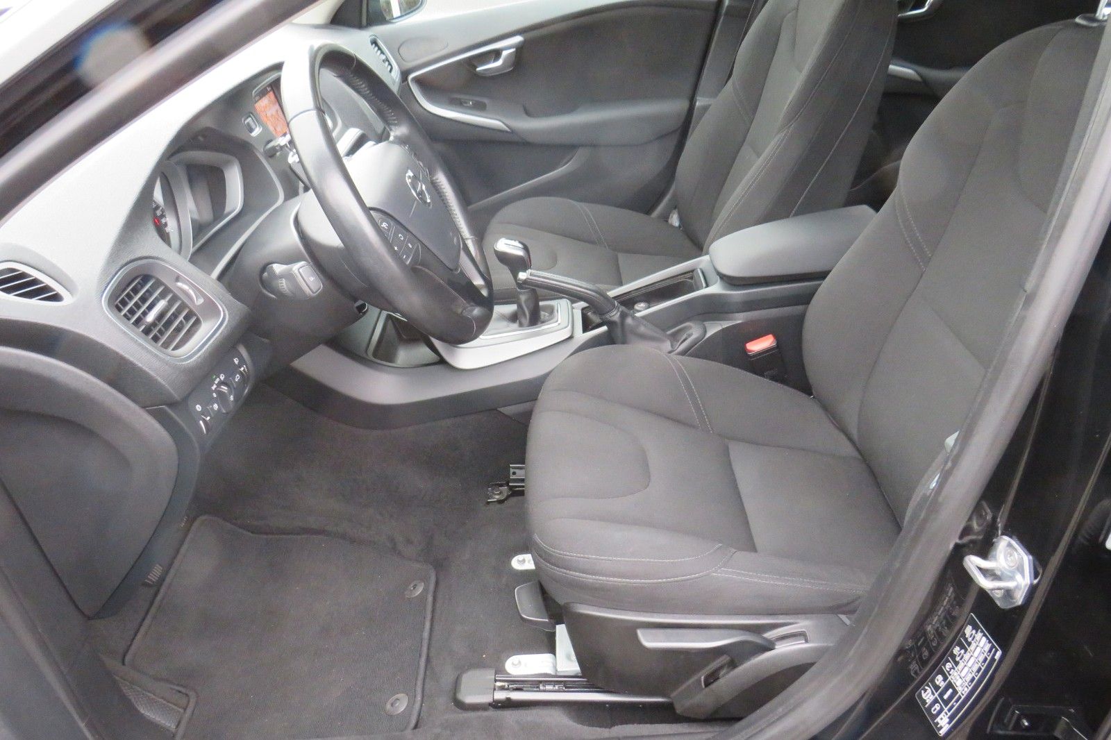 Fahrzeugabbildung Volvo V40 Kinetic NAVI TELVOR KLIMATRONIC 8-FACH ALU