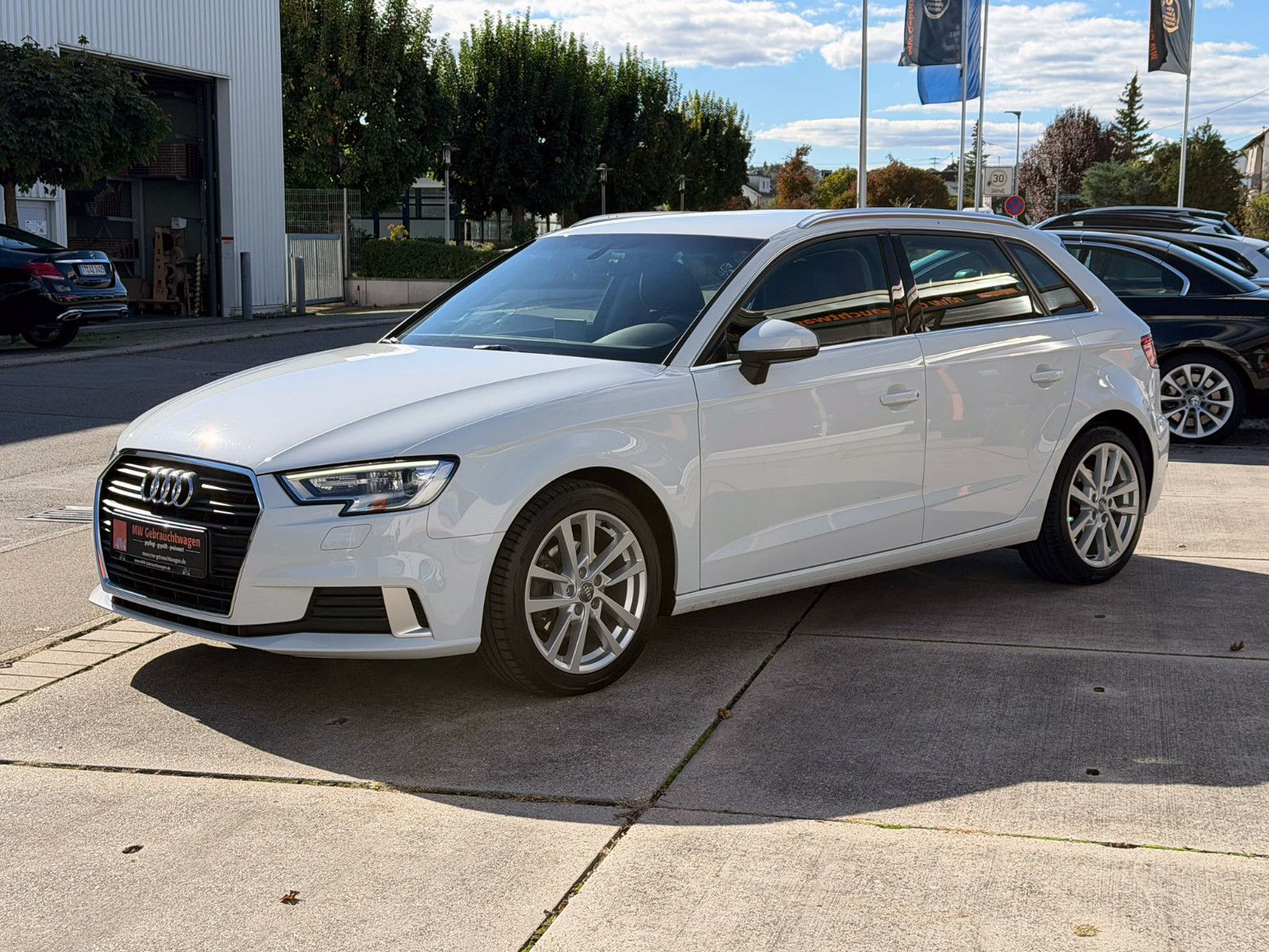 Fahrzeugabbildung Audi A3 Sportback 35TFSI S-Tronic NAV PDC TEMP SHZ