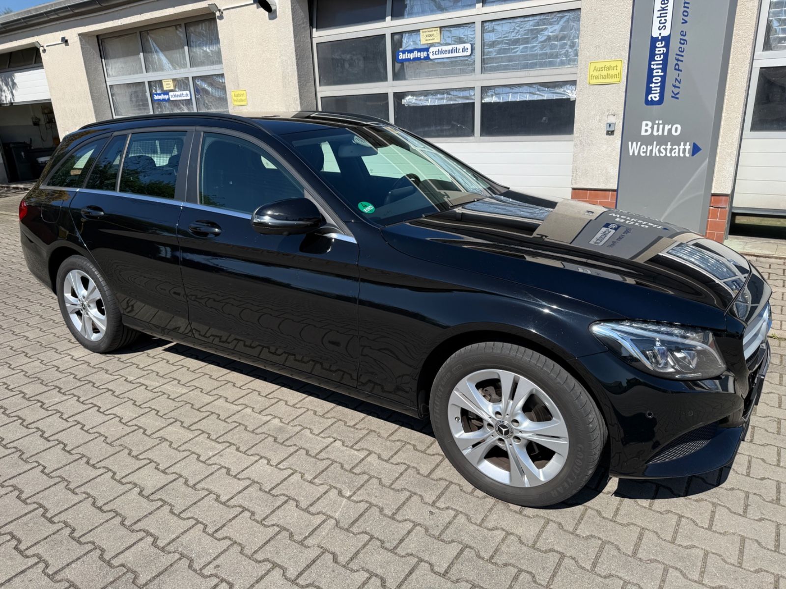MERCEDES-BENZ C 220