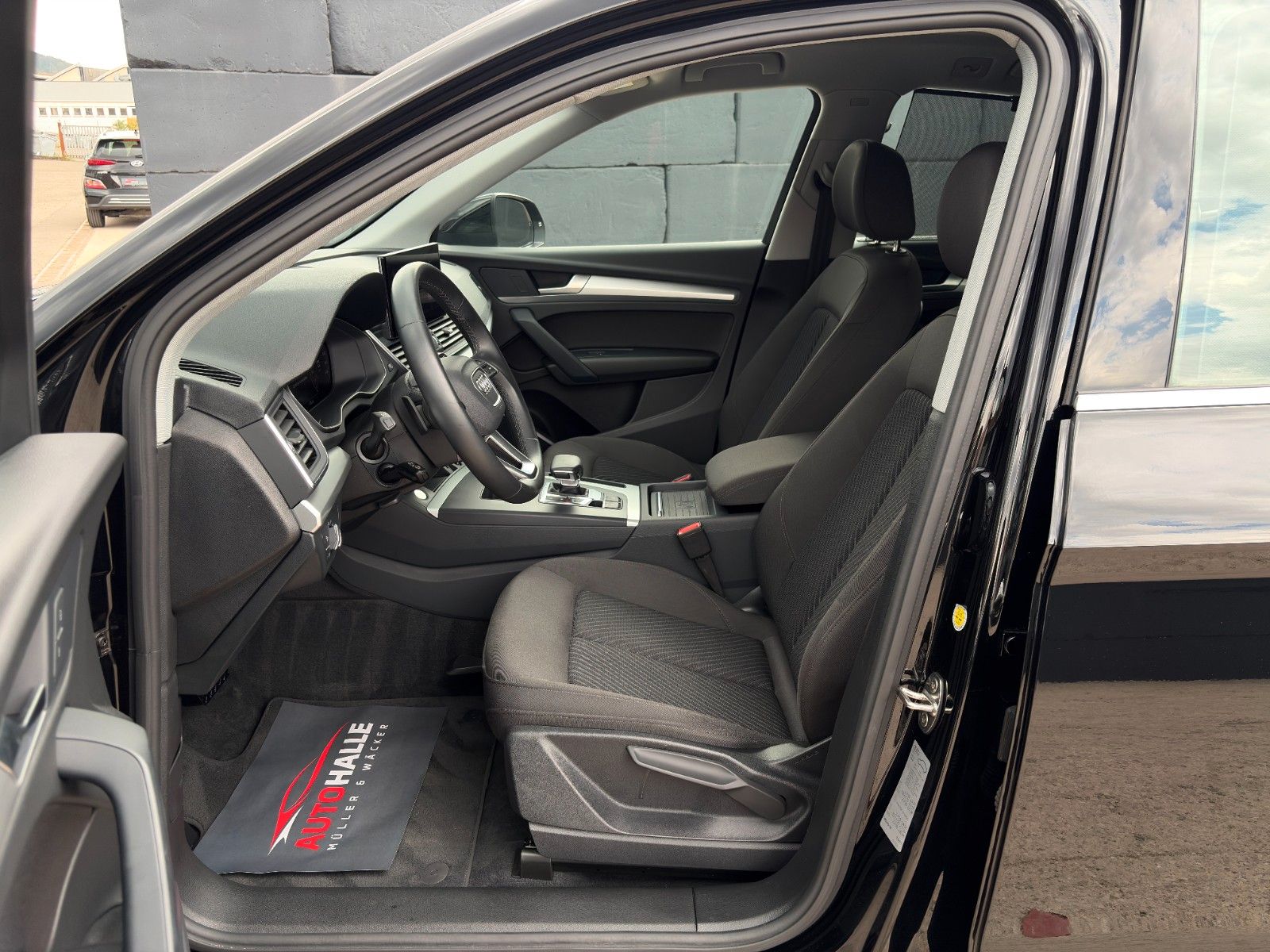 Fahrzeugabbildung Audi Q5 Sportback 40 TFSI quattro advan. AHK Matrix