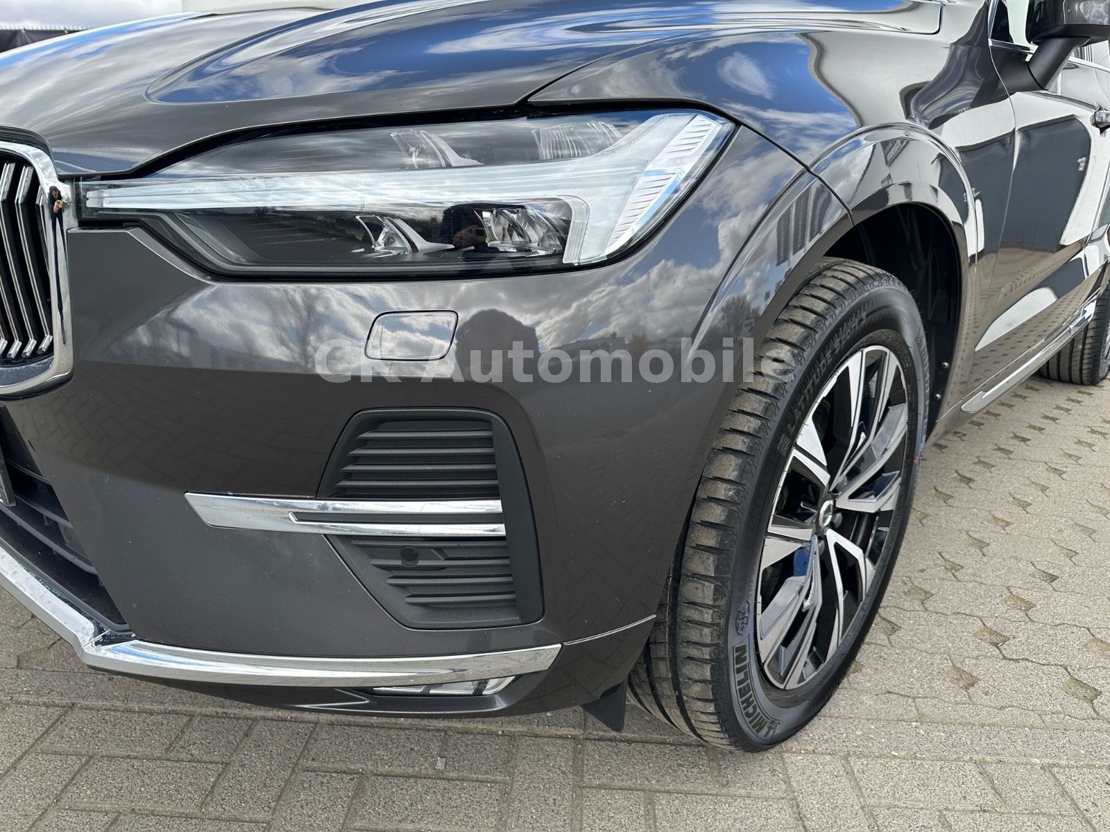 Fahrzeugabbildung Volvo XC60 B4 Plus Bright 2WD/Navi/Leder/Kam/LED/AHK