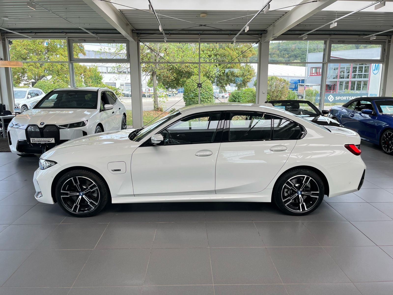 BMW 330e xDrive Limousine M Sportpaket 18 ParkingAs foto 5