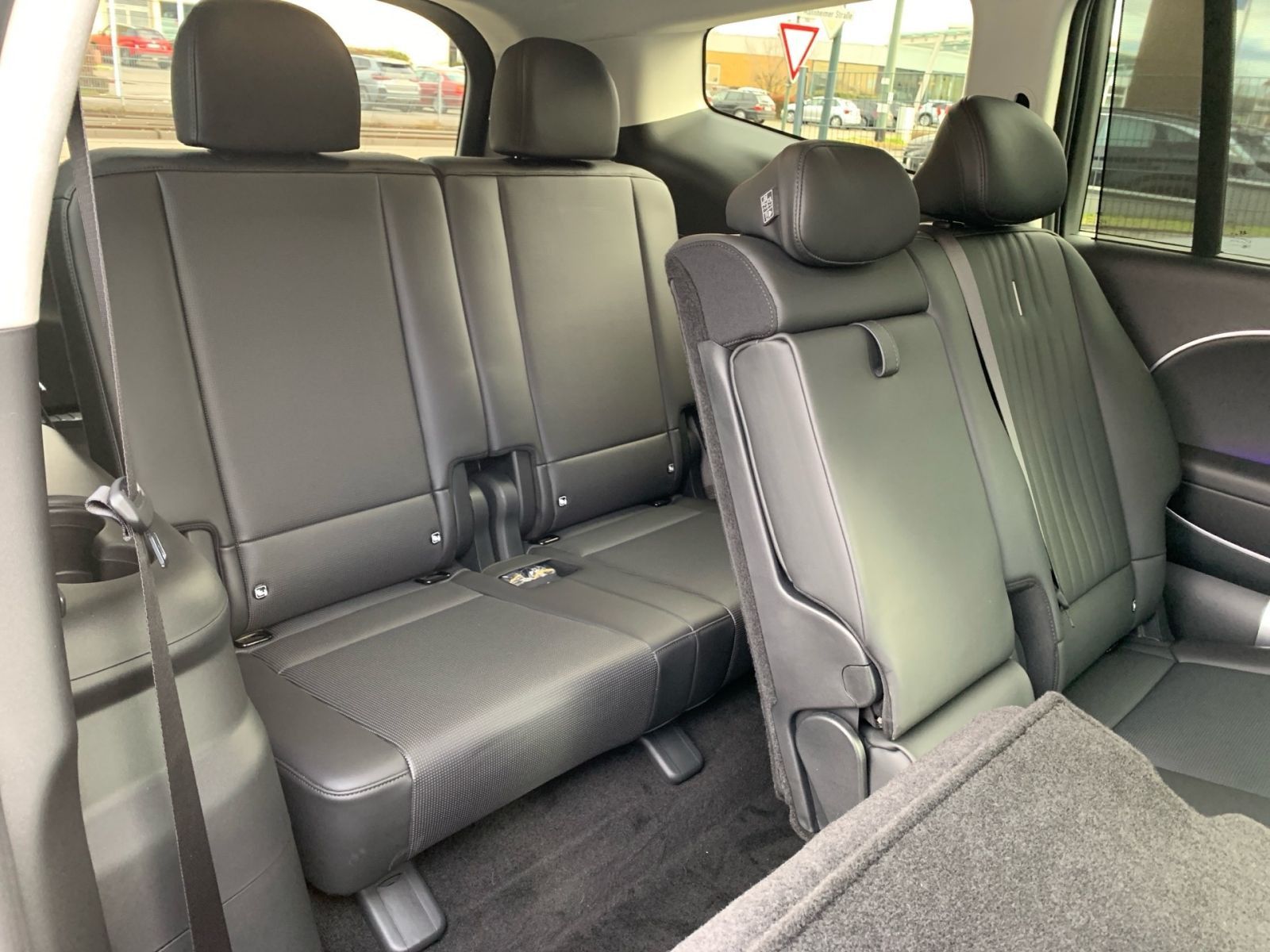 Fahrzeugabbildung Hyundai IONIQ 9 Uniq Elektro 110 kWh 4WD 7-Sitzer