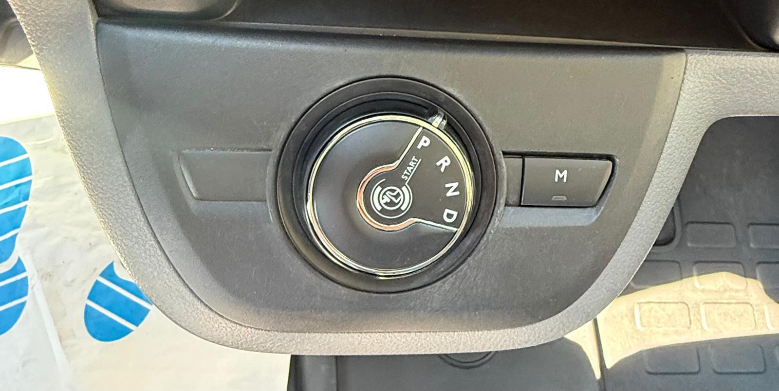 Opel Vivaro Automatik Elegance Standheizung PDC 177Ps