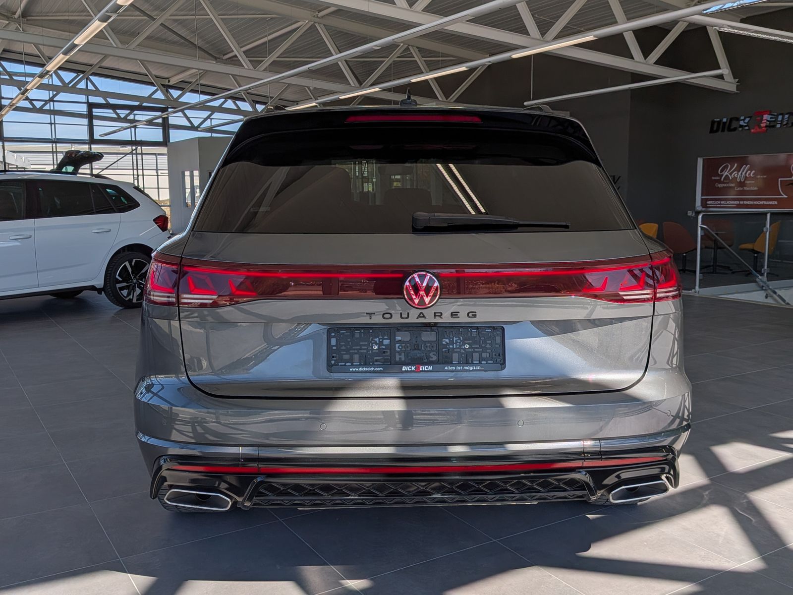 Fahrzeugabbildung Volkswagen Touareg 3.0TDI 4M R-Line VOLL Black 22" UPE 114T