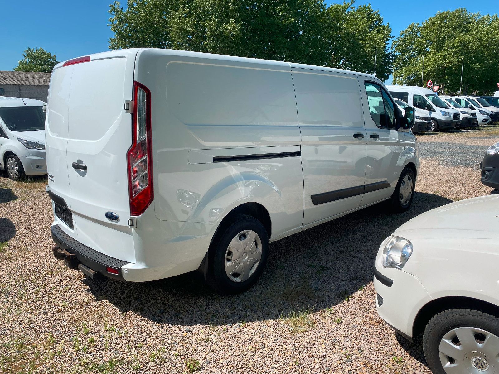 Fahrzeugabbildung Ford Transit Custom Kasten 300 L2 Trend,AHK,Automatic