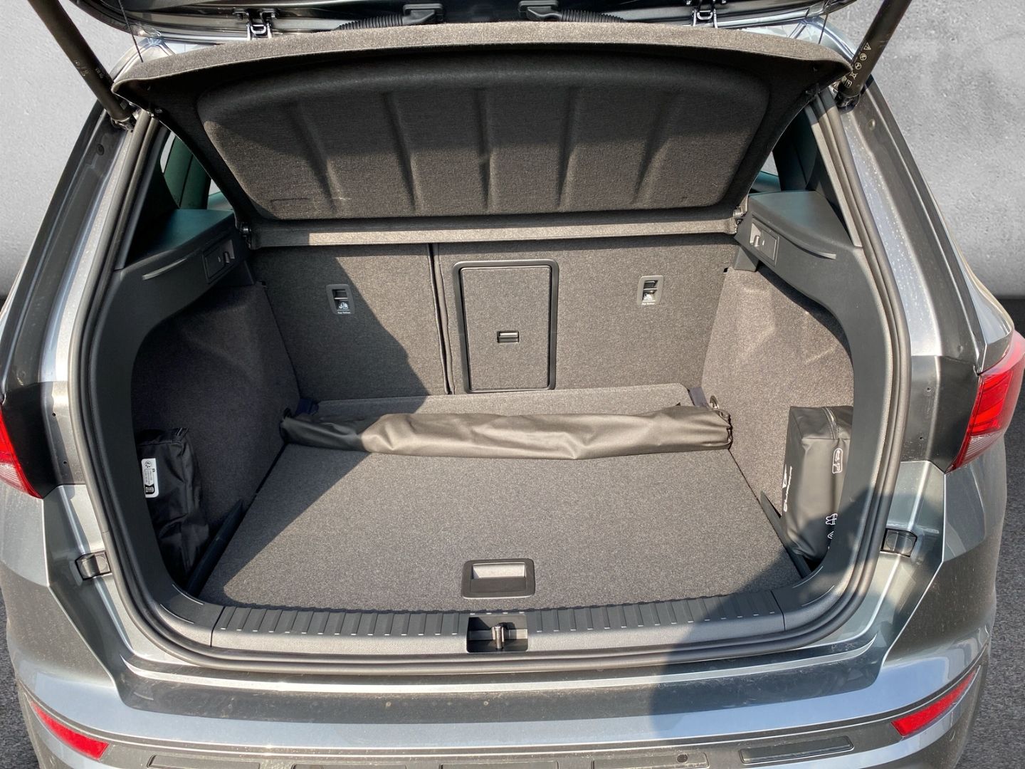 Fahrzeugabbildung CUPRA Ateca VZ 4Drive 2.0 TSI NP: 61.740,- AHK-klappba