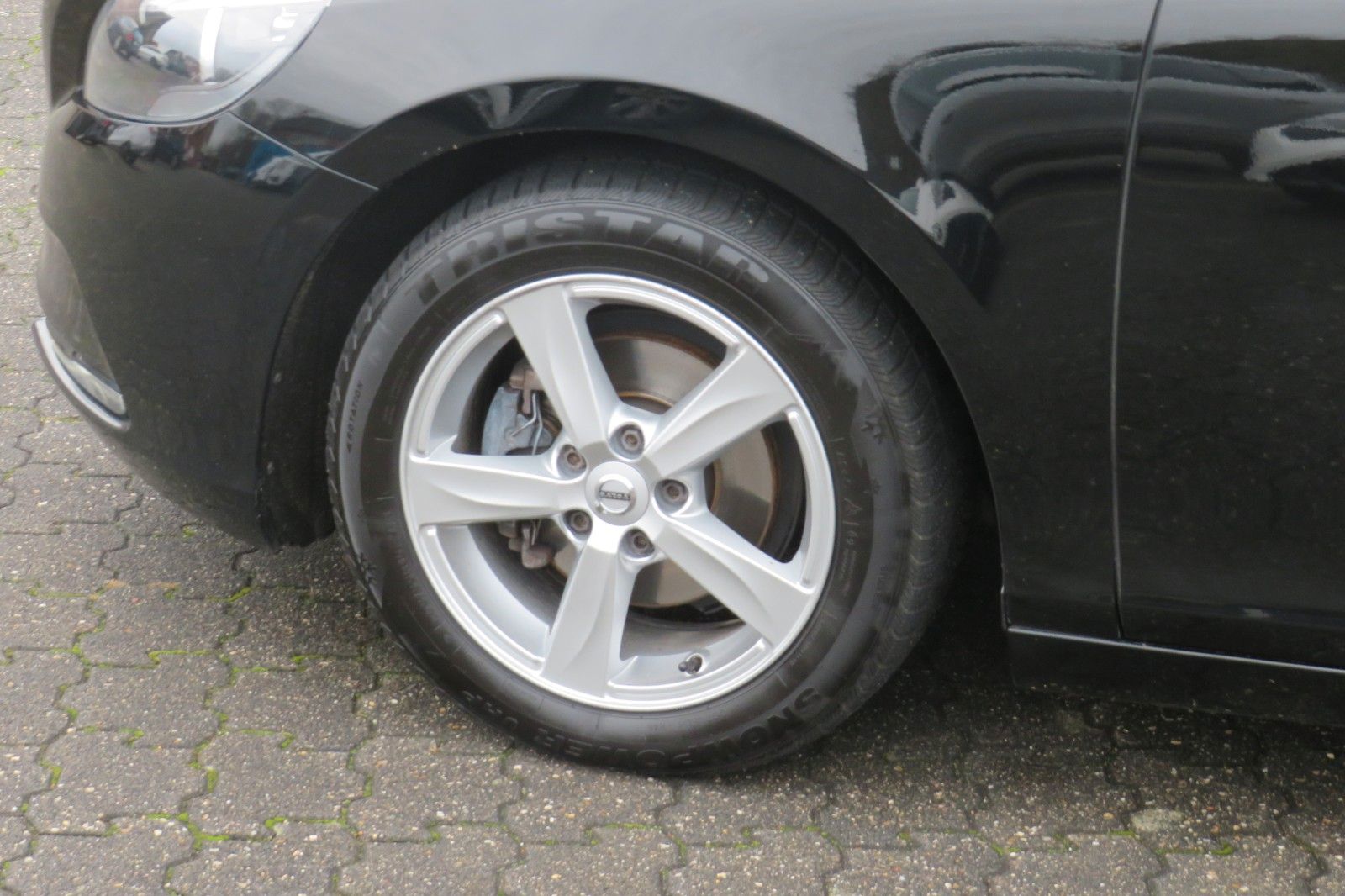 Fahrzeugabbildung Volvo V40 Kinetic NAVI TELVOR KLIMATRONIC 8-FACH ALU