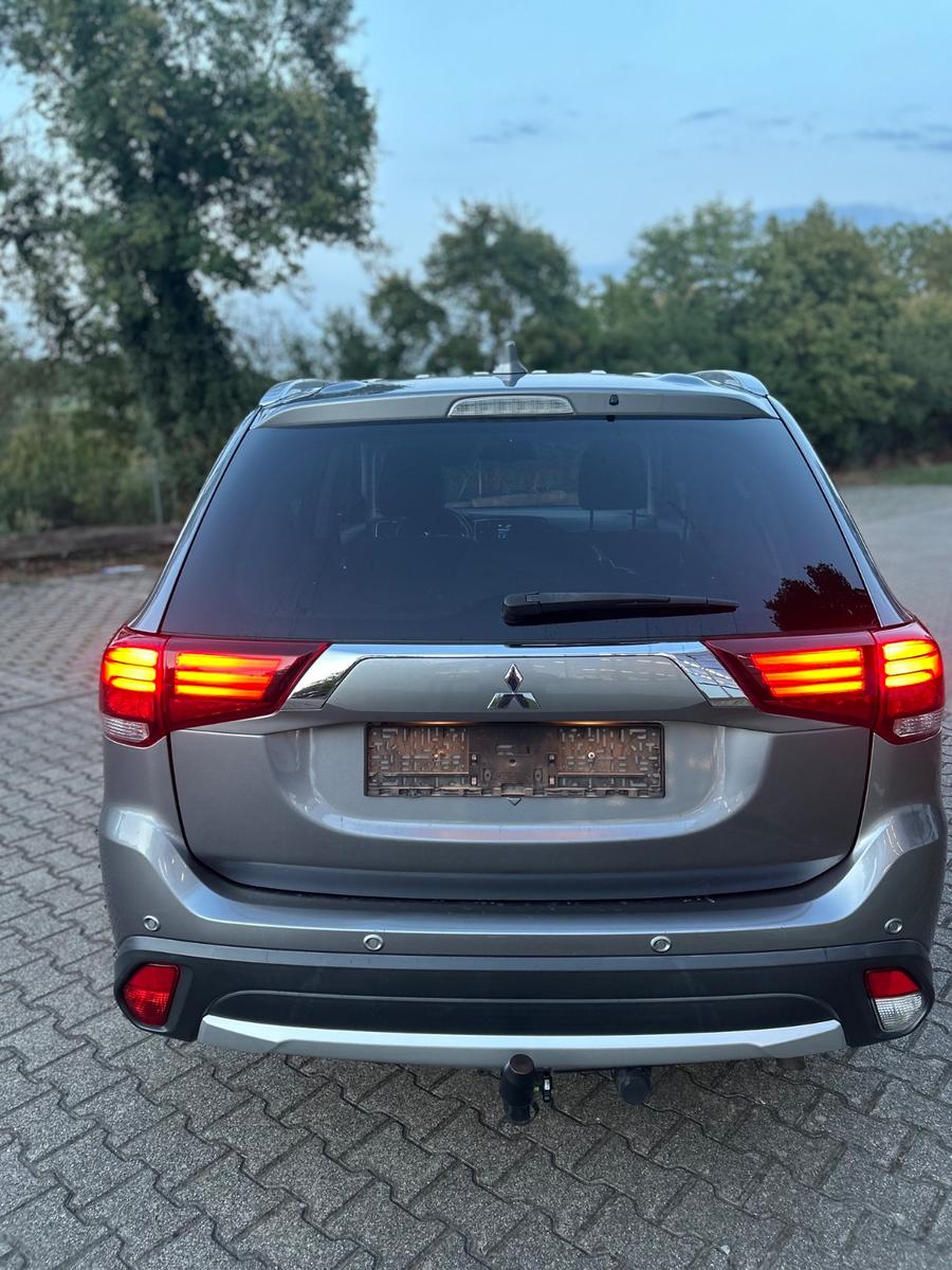 Mitsubishi Outlander 2.2 DI-D Plus ClearTec 2WD Plus 7 sitz