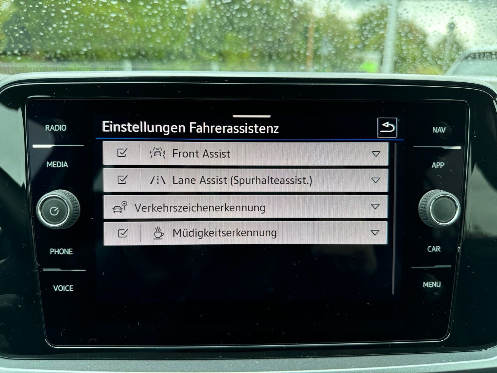 Fahrzeugabbildung Volkswagen T-Roc Life 1.0 TSI *LED*NAVI*APP CONNECT*