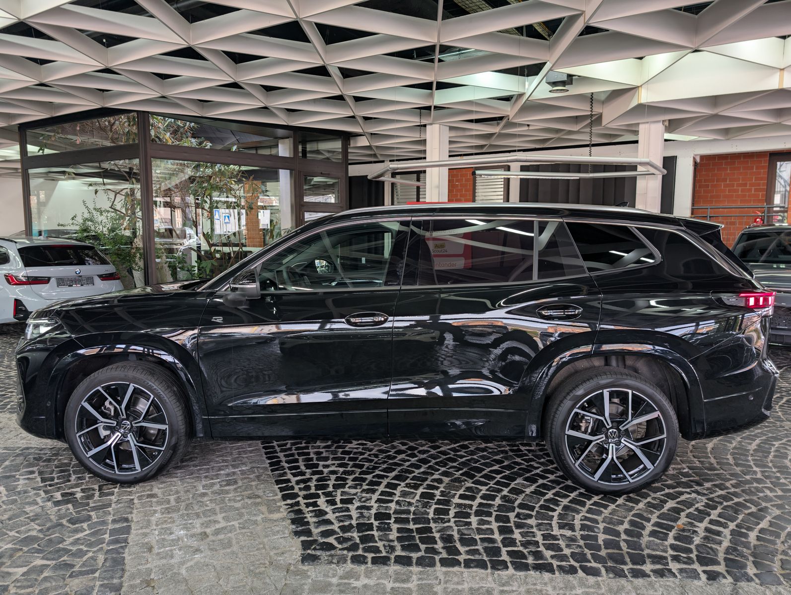 Fahrzeugabbildung Volkswagen Tayron R-Line 360°H&K LAUNCH PANO IQ-LIGHT AHK 7