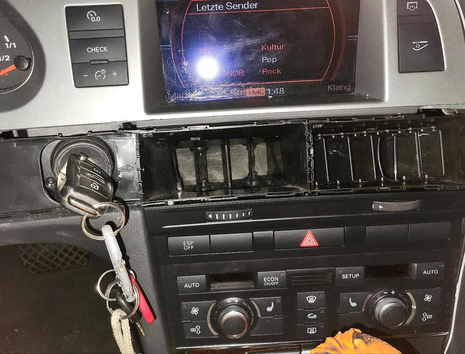 Audi A6 2007 — interior
