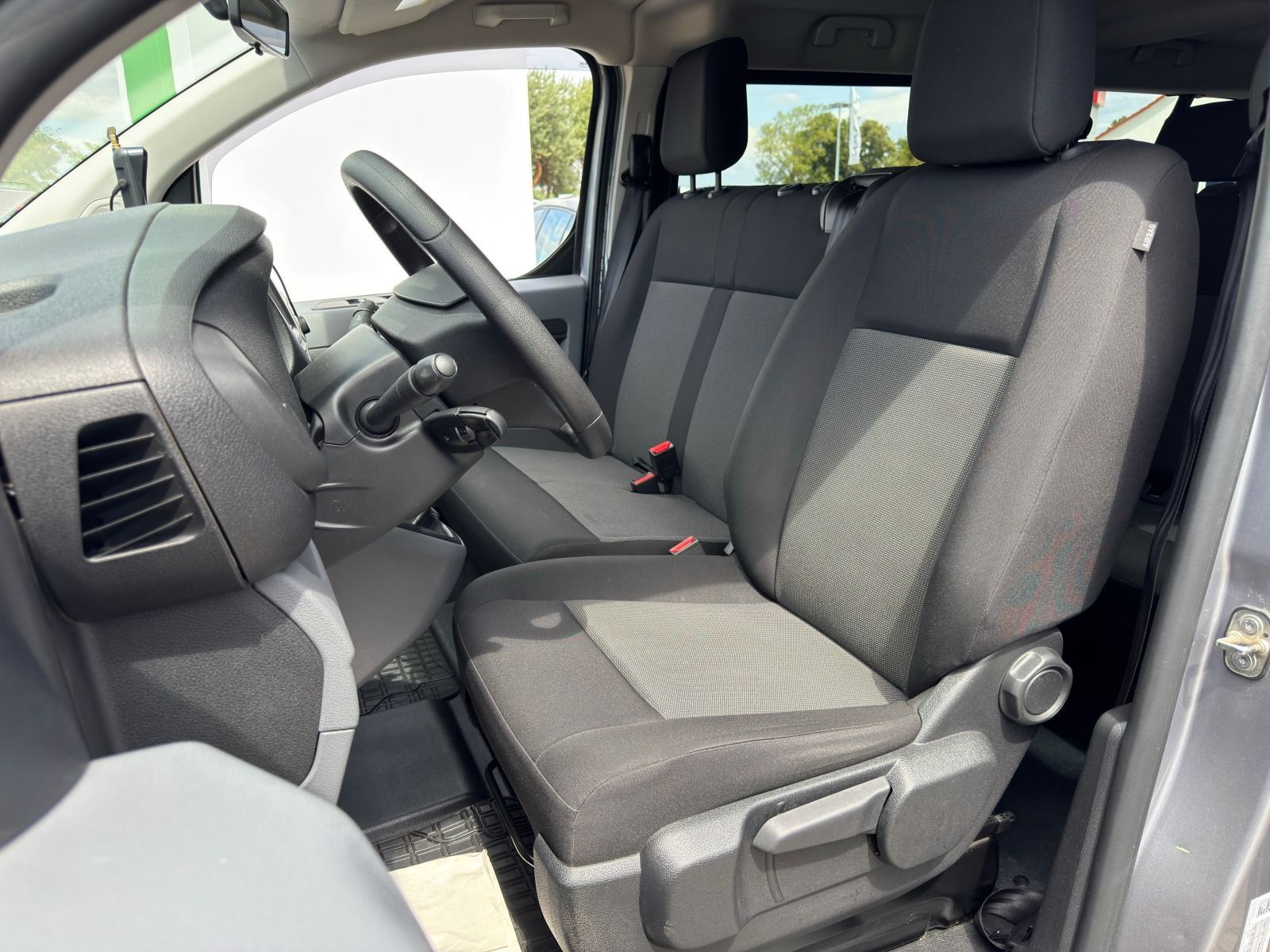 Fahrzeugabbildung Opel Vivaro L3 9Sitzer 144PS 6-Gang*AHK*RFK*Klima*Eur
