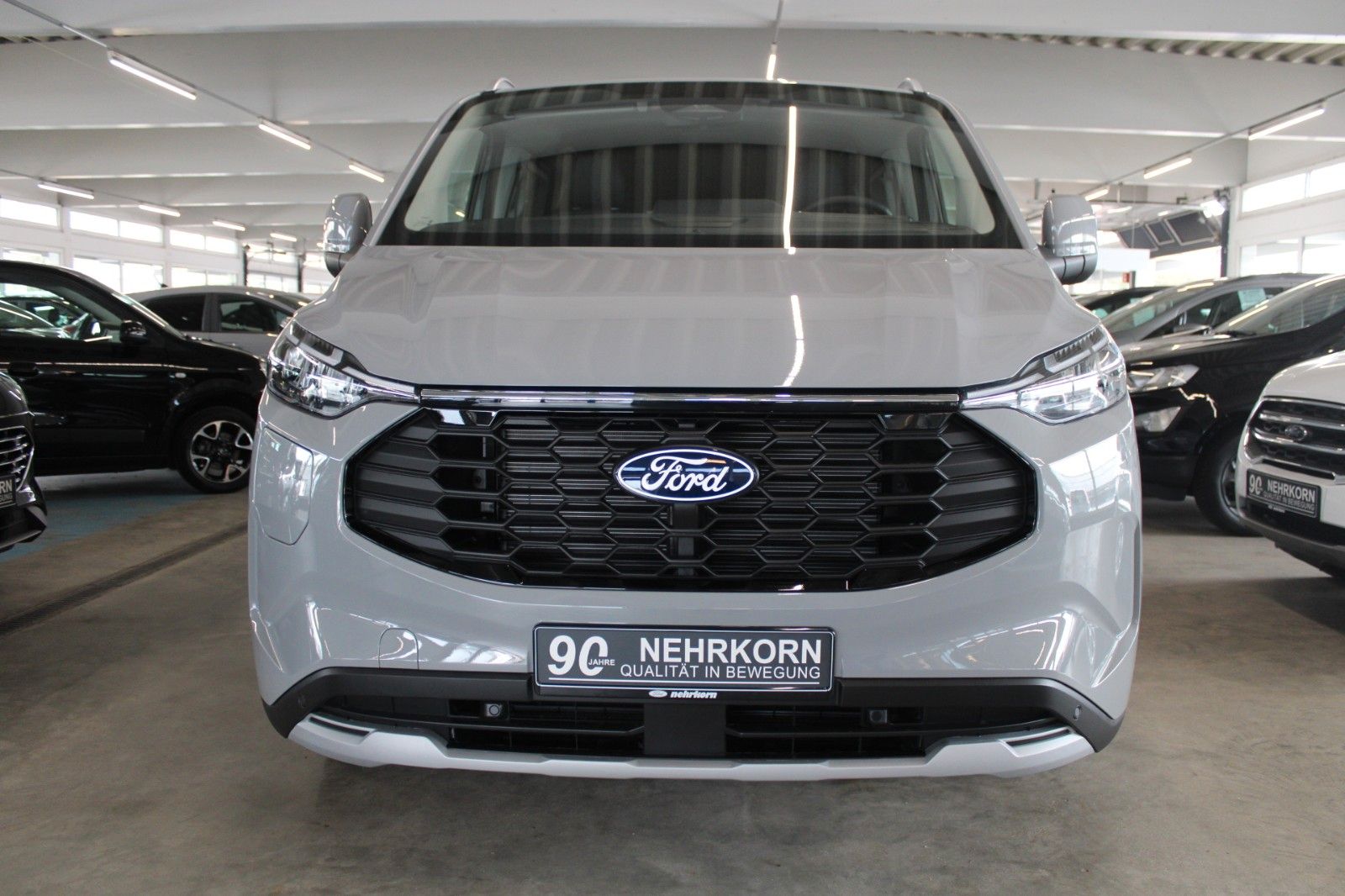 Fahrzeugabbildung Ford Tourneo Custom PHEV ACTIVE 8-Sitzer B&O NAVI LED