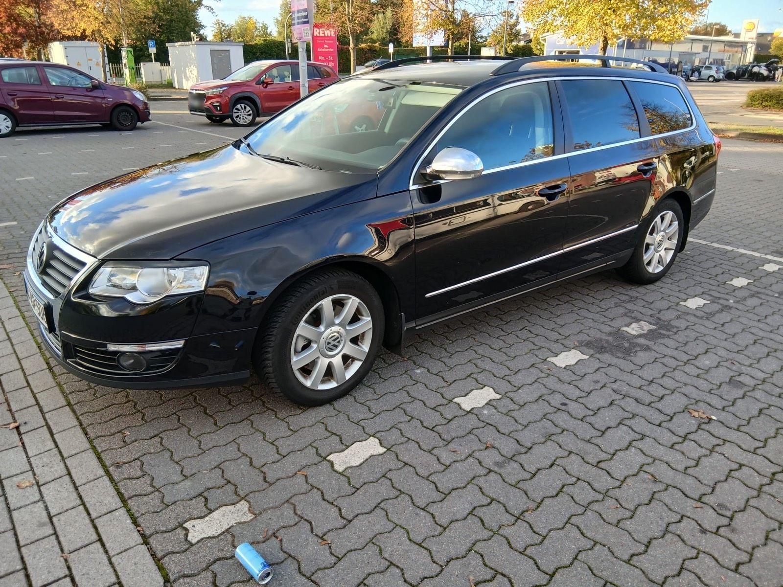 Volkswagen Passat 2010 — rear view