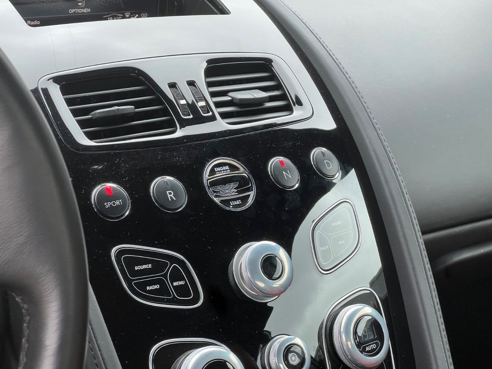 Fahrzeugabbildung Aston Martin V8 Vantage Coupe*RFK nur 18TKM*wie NEU