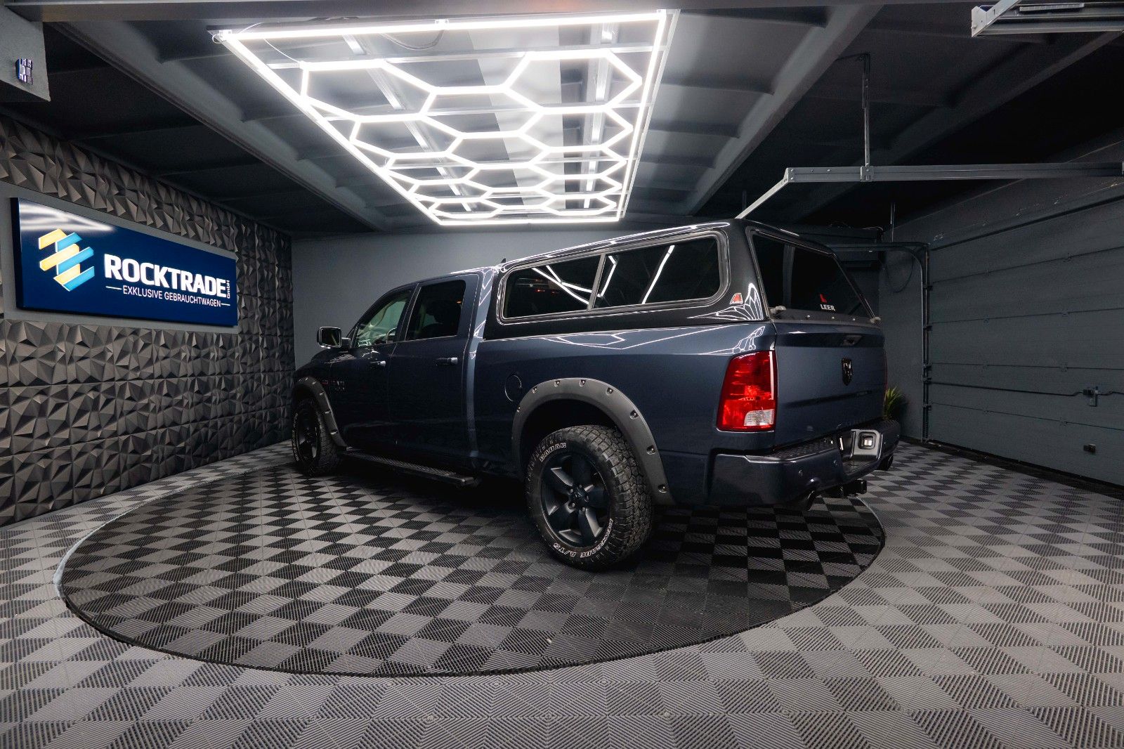 Fahrzeugabbildung Dodge RAM 5.7 V8 HEMI 4x4 Offroad Night  LONGBED*LPG*