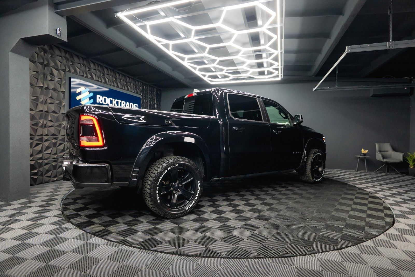 Fahrzeugabbildung Dodge RAM 5.7 V8 HEMI 4x4 LARAMIE RamBox Airmatic 19%