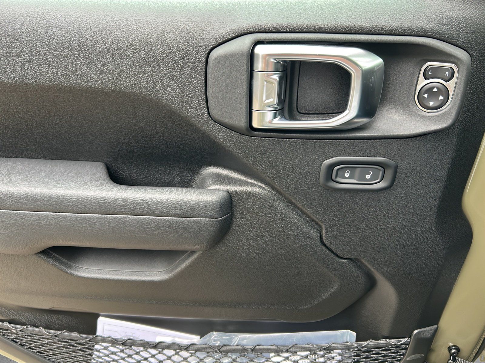 Fahrzeugabbildung Jeep Wrangler 3.6 Willys 4 Door 4x4 V6 SHZ/NAVI/AHK/L