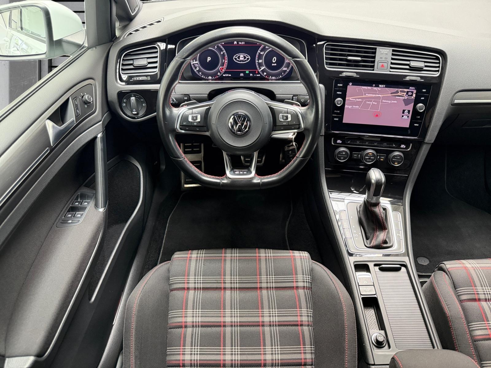 Volkswagen GOLF GTI PERFORMANCE DSG NAV+LED+ACC+DYNAUD+1.HD