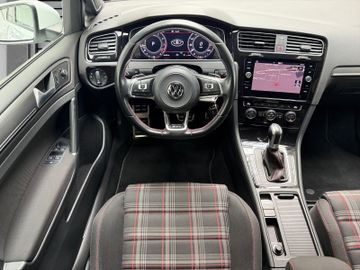 Volkswagen Golf - 6