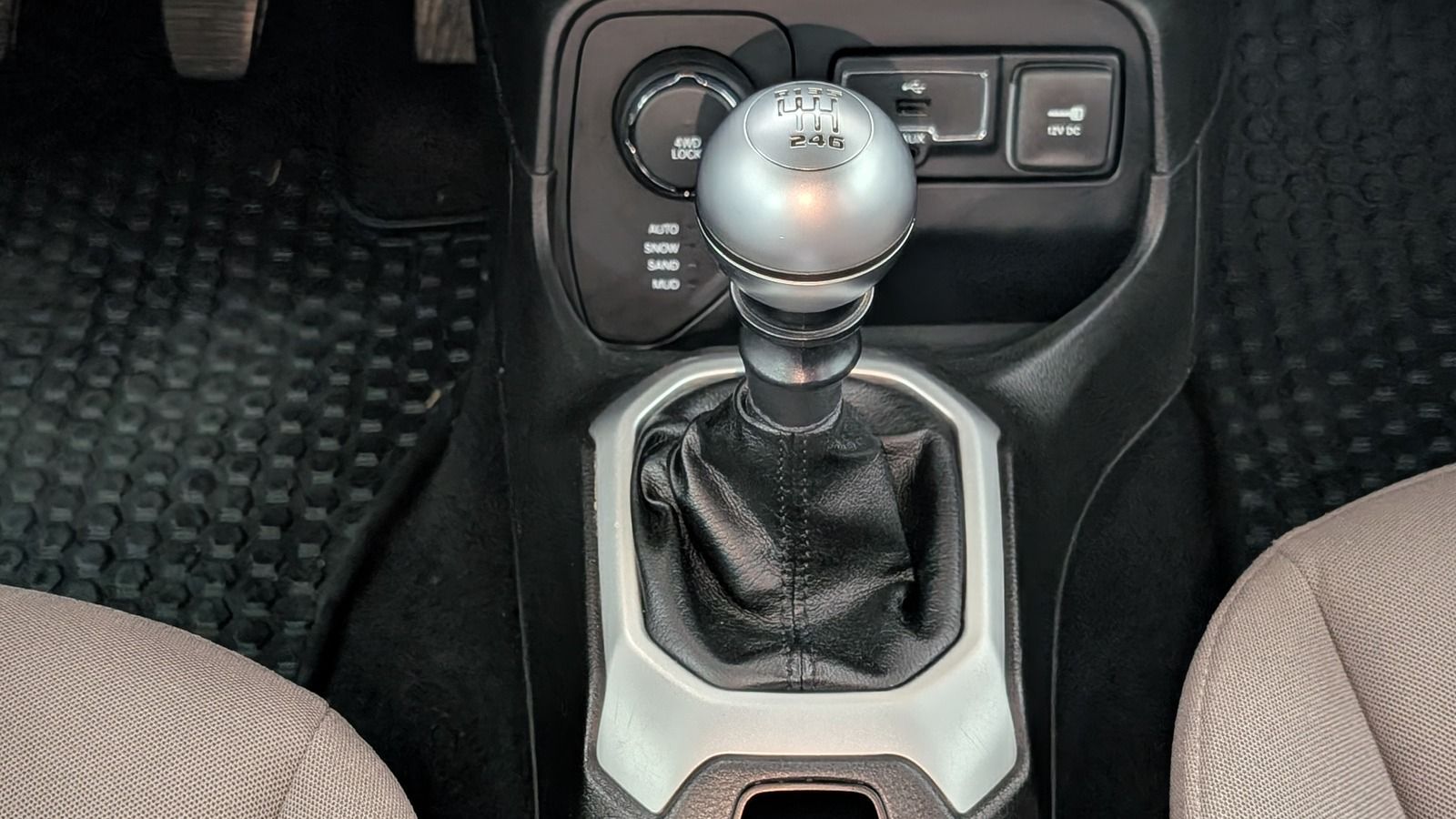 Fahrzeugabbildung Jeep Renegade 2.0 MultiJet II 140 AWD * AHK Night Eag