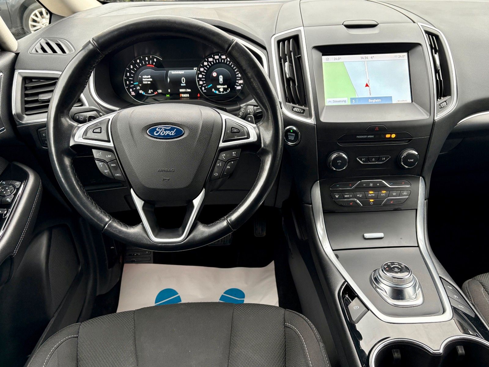 Fahrzeugabbildung Ford S-MAX 2.0 TITANIUM Aut. Navi LED 7-SITZER SPORTS