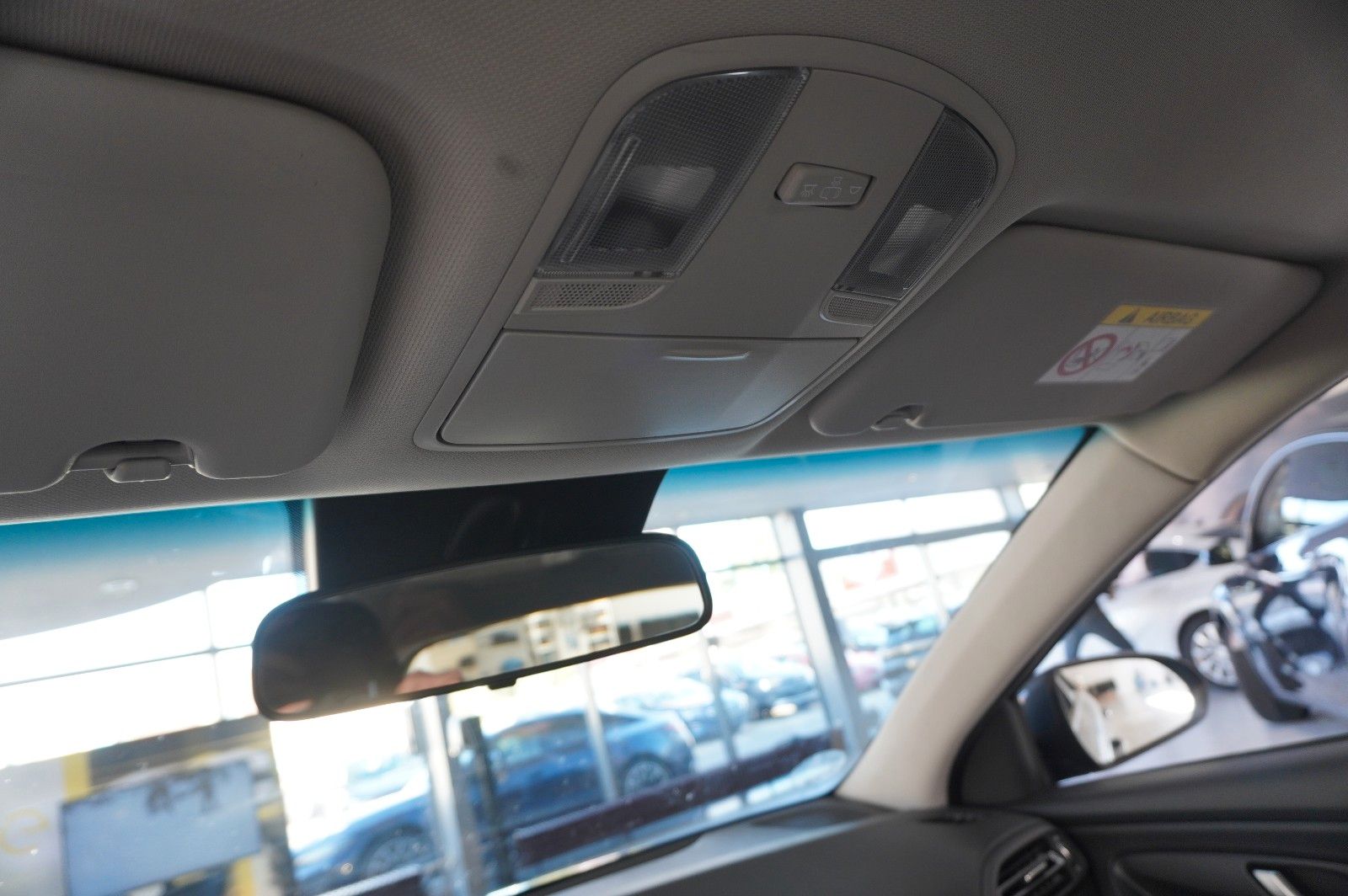 Fahrzeugabbildung Hyundai i30 1.5 T-GDI PURE NAVI/LED/KAMERA/SPORT/SH/AHK