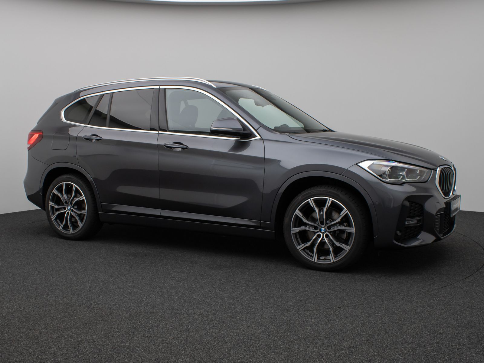 Fahrzeugabbildung BMW X1 xD25e M Sport Panorama Kamera HUD H/K Komfort