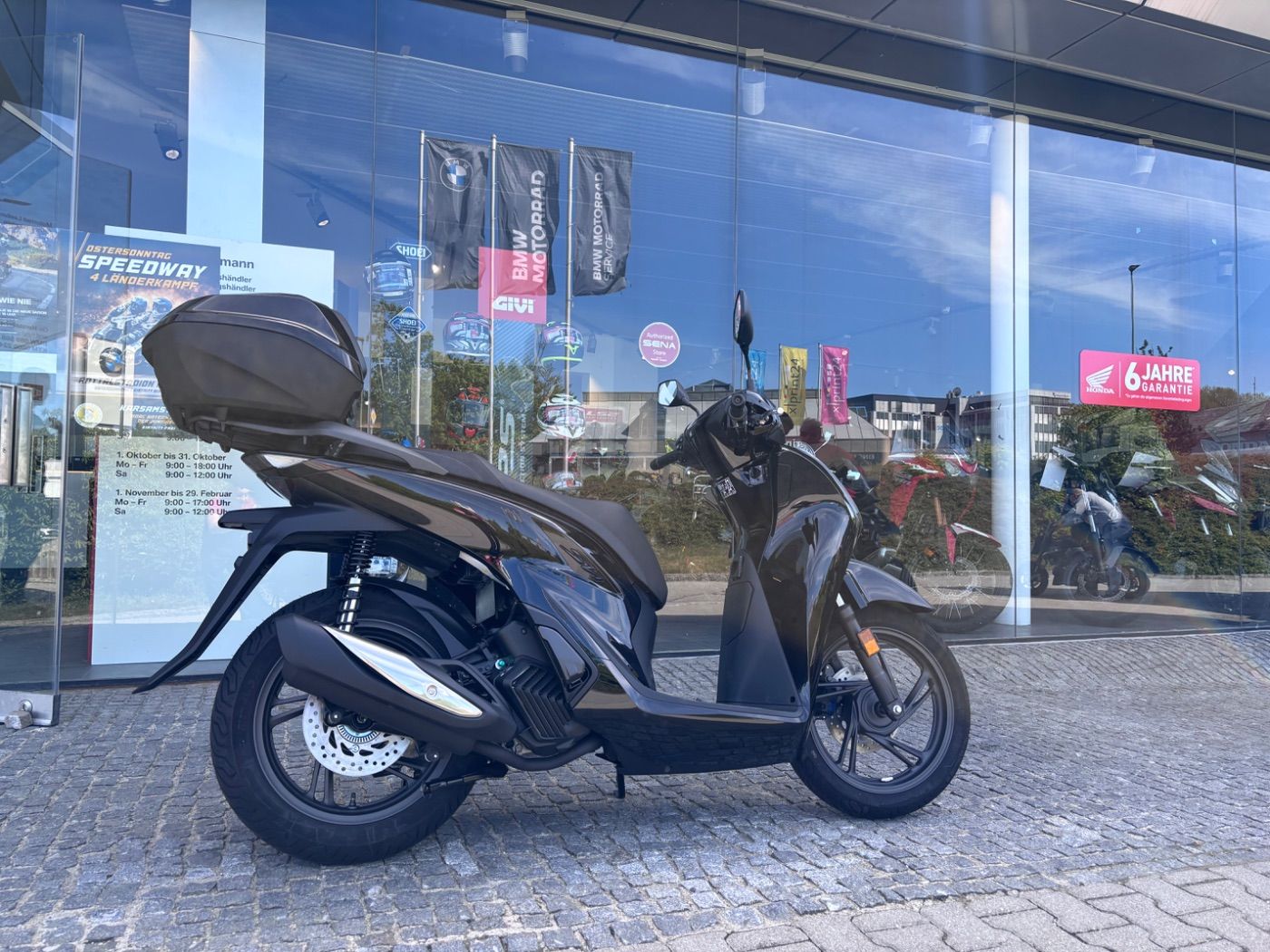 Fahrzeugabbildung Honda SH 125 i inklusive Smart-Topcase