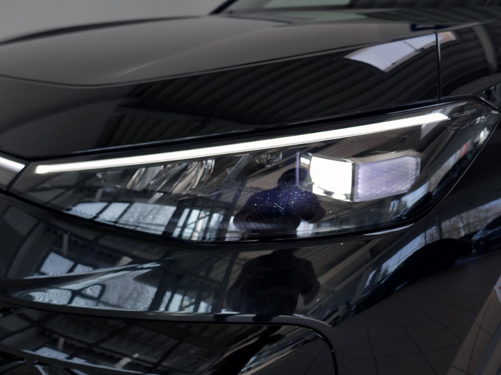 Fahrzeugabbildung Volkswagen T-Roc R-Line 1.5 eTSI DSG | LED AHK RFK ACC Navi