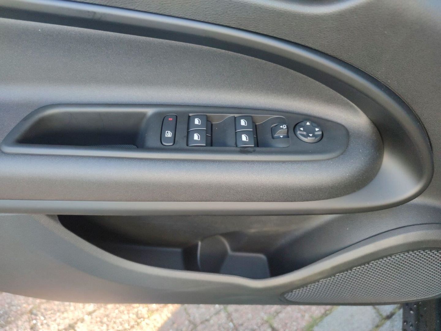 Fahrzeugabbildung Alfa Romeo Junior Elettrica SPECIALE 115kW - Technologie