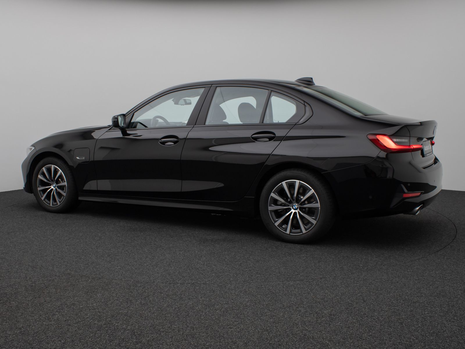 Fahrzeugabbildung BMW 320e Kamera DAB HiFi Lenkradheizung Alarm Parkas