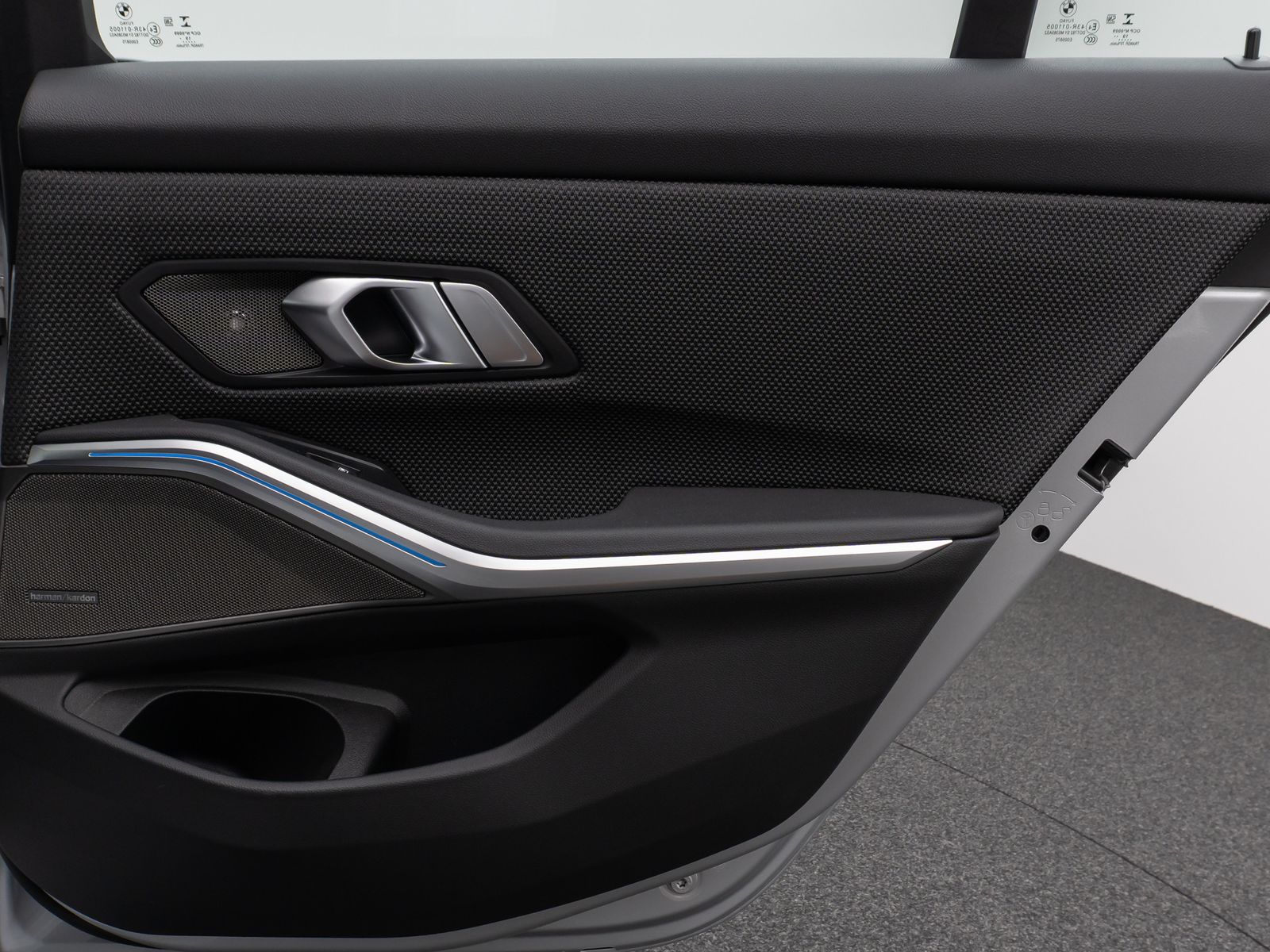 Fahrzeugabbildung BMW 330e  Laser Glasdach HUD H/K Stop&Go AHK Komfort