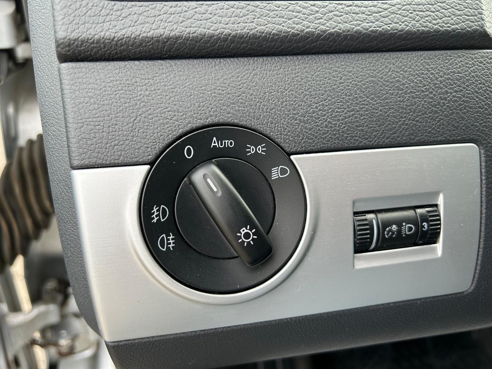 Fahrzeugabbildung Volkswagen T5 Multivan 2.0 TDI Match°Standheizung