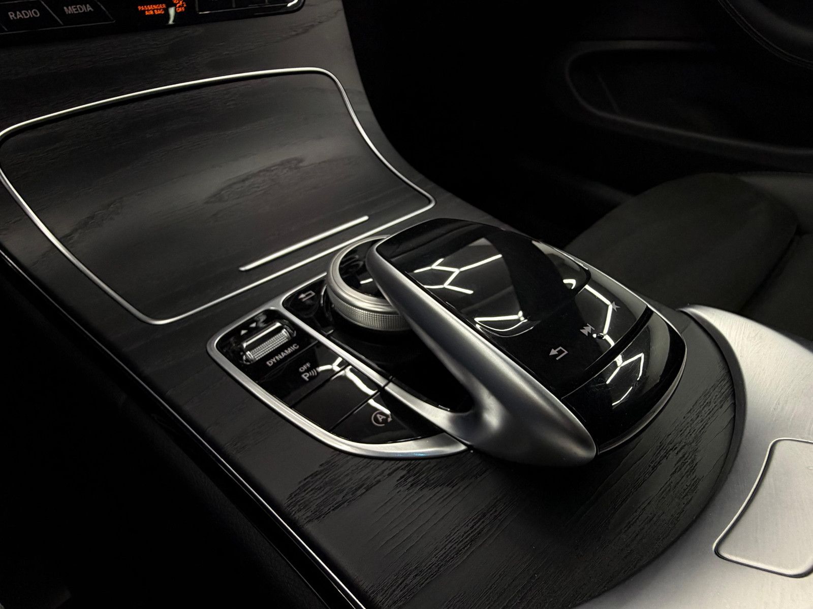 Fahrzeugabbildung Mercedes-Benz C 400 Coupe 4M/AMG-LINE/DESIGNO/PANO/DE FZG/AHK