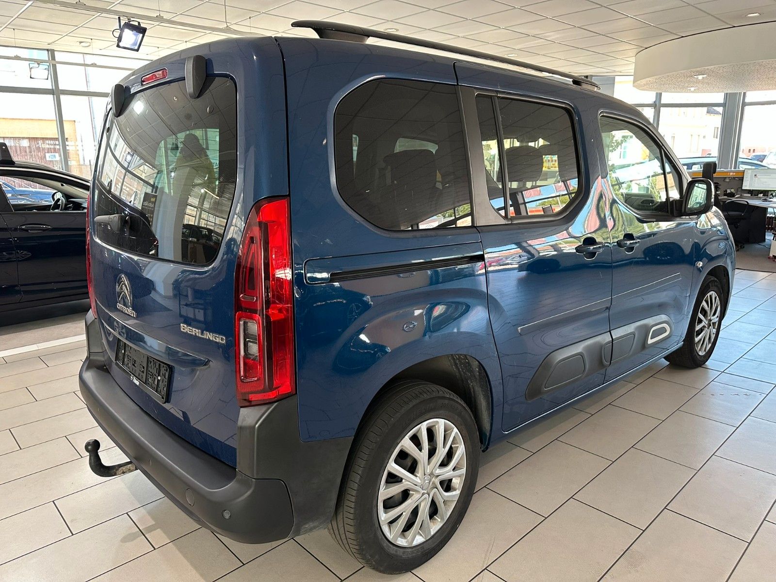 Fahrzeugabbildung Citroën Berlingo Shine M 1.2T NAVI/HEAD-UP/PDC+CAM/AHK